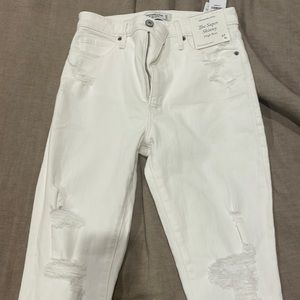 Brand new never worn white Abercrombie jeans